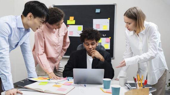 Mengimplementasikan Etika Bisnis dan Tanggung Jawab Sosial!