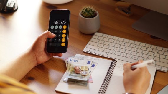 Biaya Tidak Kasat Mata yang Dikeluarkan Jika Menyimpan Produk