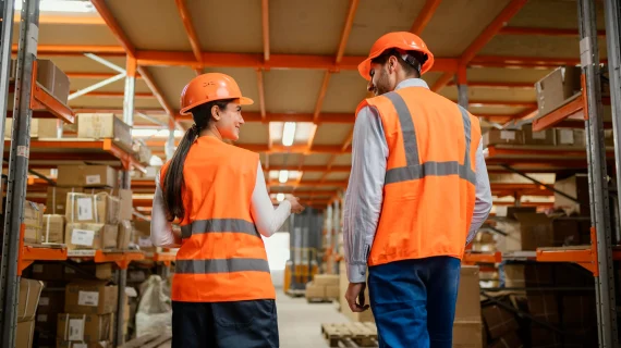 Helper Gudang & Perannya dalam Kelancaran Operasional Bisnis